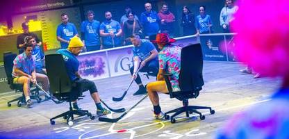 chair hockey in bremen: hunderte treten bei bürostuhl-meisterschaft an