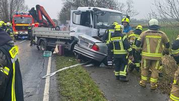 Drei Tote: Schwerer Unfall auf Landesstraße im Kreis Stade