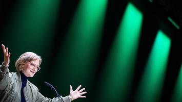 Grünen-Chefin giftet gegen Merz – und holt sich Rückendeckung bei Merkel