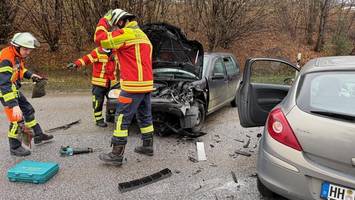 Frontalcrash an der Landesgrenze: Straße im Feierabendverkehr dicht