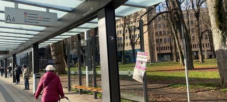 Die Stadt Augsburg baut einen Zaun am Königsplatz – das ist der Hintergrund