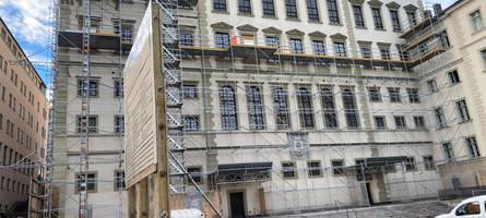 Nächtliche Tour auf Baugerüst am Rathaus endet mit einem Polizeieinsatz