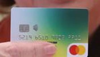 Asylsuchende: 17 Kommunen nutzen Landes-Bezahlkarte für Geflüchtete