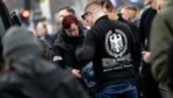 Demonstration: Rund 300 Polizisten für rechtsextreme Demo im Einsatz