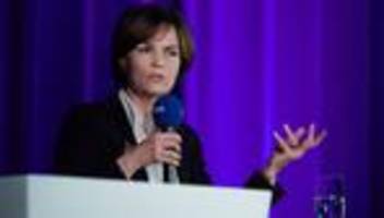 Feiertage: Unternehmenschefin für Streichung des freien Ostermontags