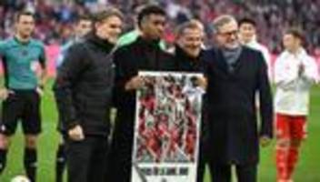 Fußball-Bundesliga: FC Bayern verabschiedet Coman - Blumen fürs Töchterchen