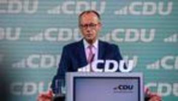 Parteien: Merz kritisiert Ausschreitungen bei AfD-Jugendkongress