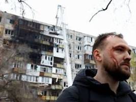 raketen treffen wohnhäuser: tote und verletzte nach luftangriff auf kiew