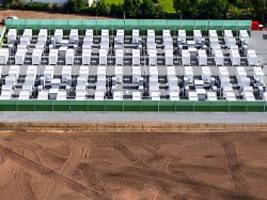 teurer strom und dunkelflauten: wo batterien bei der energiewende helfen - und wo noch nicht