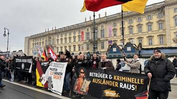 rund 300 polizisten bei demo von „die heimat“ im einsatz