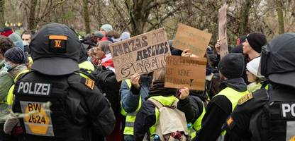 AfD-Jugend in Gießen: Wie Tausende Menschen gegen die Gründung der »Generation Deutschland« protestieren