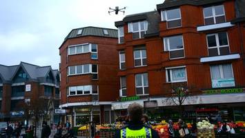 senior verschwindet in parkhaus – polizei sucht mit drohne und hubschrauber