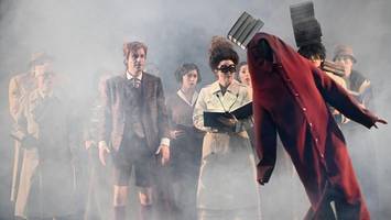 „die stadt der träumenden bücher“ am schauspielhaus: lesen ist gefährlich