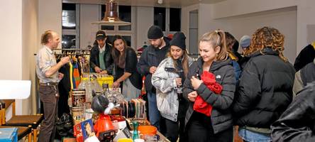 Beim Nachtflohmarkt wird im früheren Rübsamengebäude wieder geshoppt