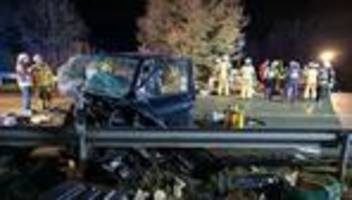 Bei Olpe: Beifahrer stirbt bei schwerem Autounfall