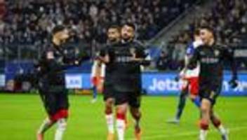 Fußball-Bundesliga: Rückschlag für VfB: HSV besiegt Stuttgart in Unterzahl