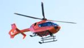 Unfälle: Auto prallt gegen Baum - 20-Jährige in Lebensgefahr