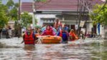Unwetterkatastrophe: Überschwemmungen und Erdrutsche töten über 600 Menschen in Südostasien