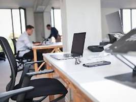 Überwachung im berufsalltag: ein arbeitgeber will natürlich wissen, ob seine beschäftigten spazieren gehen