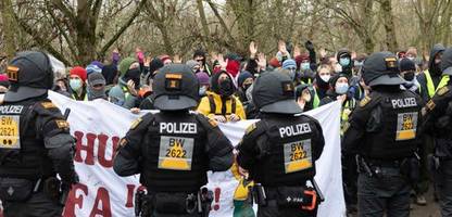 gießen: dutzende verletzte bei protesten gegen gründung einer afd-jugendorganisation