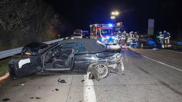 a23: zerfetzter reifen bei tempo 150 löst schweren crash aus