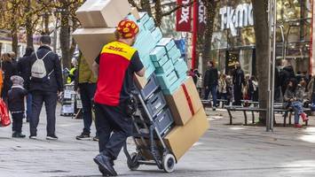 paketflut vor weihnachten: zusteller mit hohen krankenständen