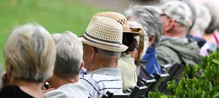 bleibt bald weniger als die hälfte vom brutto? das sind die probleme in den vier sozialversicherungen