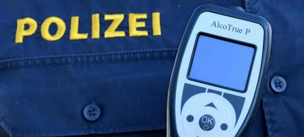 Zu betrunken für Alkoholtest: 55-Jähriger verursacht Autounfall