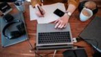 Künstliche Intelligenz: Jeder Sechste sorgt sich wegen KI um eigenen Arbeitsplatz