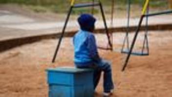 Welt-Aids-Tag: Kürzungen bei HIV treffen Frauen und Kinder besonders stark