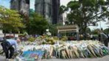 hochhausbrand in hongkong: baugerüst-bedeckung in hongkong soll gegen brandschutz verstoßen haben