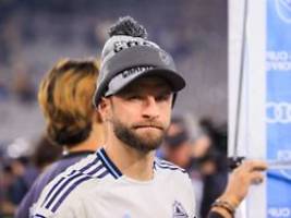 ermahnung der teamkollegen: party mit schottischem kuss - thomas müller geht ab wie'n zäpfchen