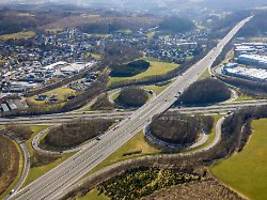 Lebensgefährte in Verdacht?: Weibliche Leiche nach Fund zweier Hände auf A45 entdeckt