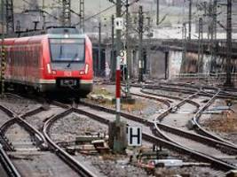 bahnknoten wird digitalisiert: bauarbeiten legen wochenlang wichtige strecken rund um stuttgart lahm