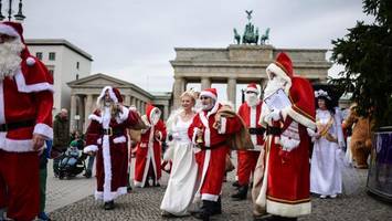 Jetzt müssen auch die Weihnachtsmänner zur Musterung