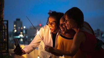 Silvestergrüße 2025: Die besten Sprüche und Wünsche für WhatsApp