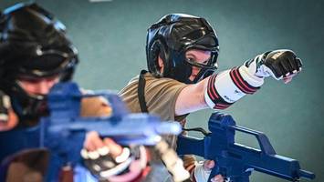 mit 50 bei der bundeswehr: warum eine zweifache mutter jetzt kämpfen lernt