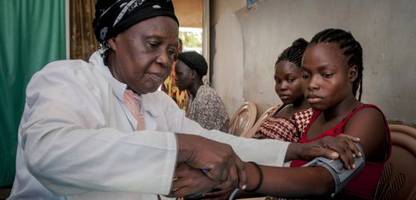 welt-aids-tag: wundermittel gegen aids gefunden - doch donald trump tritt auf die bremse