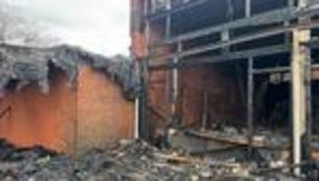 Brandstiftung an Grundschule: Zwei Millionen Euro Schaden nach Großbrand in Grundschule