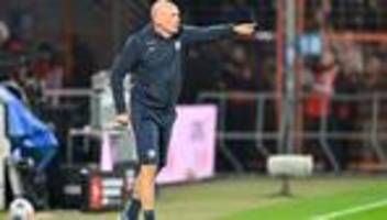 Fußball: Mit kurzer Trainingshose: Bochums Rösler hofft auf Pokalcoup