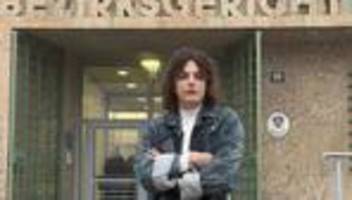 Kurioses Verfahren: Biss in den Po: Geldbuße für Schauspielerin Anna Friedmann