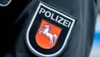 Mutmaßliche Leiche: Rätsel um mysteriöses Foto - Wurde ein Unbekannter getötet?