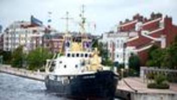 Wilhelmshaven: Brand auf Schiff Kapitän Meyer - Arbeiter im Krankenhaus