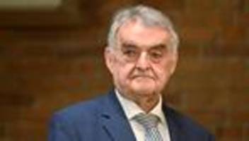 fußball: reul verteidigt pläne für strengere sicherheitsmaßnahmen in stadien