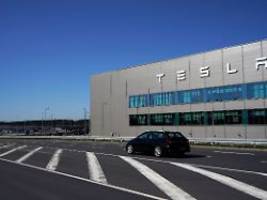 hinter branchenüblichem niveau: tesla erhöht löhne in grünheide - kritik von der ig metall