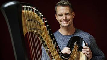 Harfenist Xavier de Maistre spielt Musik mit Ohrwurmcharakter