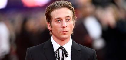 jeremy allen white fremdelt mit seinem ruhm