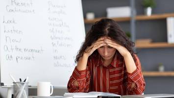 „extreme arbeitszeiten“: schulleitungen in hamburg am limit