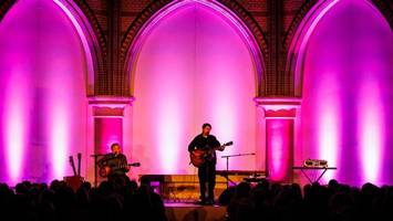 Philipp Poisel in der Kulturkirche: Schreibt außer ihm noch jemand Postkarten?