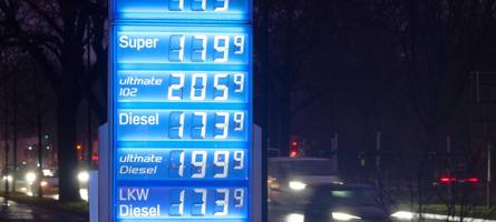 warum diesel gerade fast so teuer ist wie super